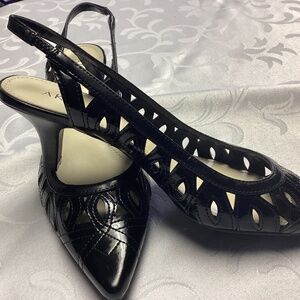 Anne Klein  Leather Kitten Heels Size 6 BLACK. NEW